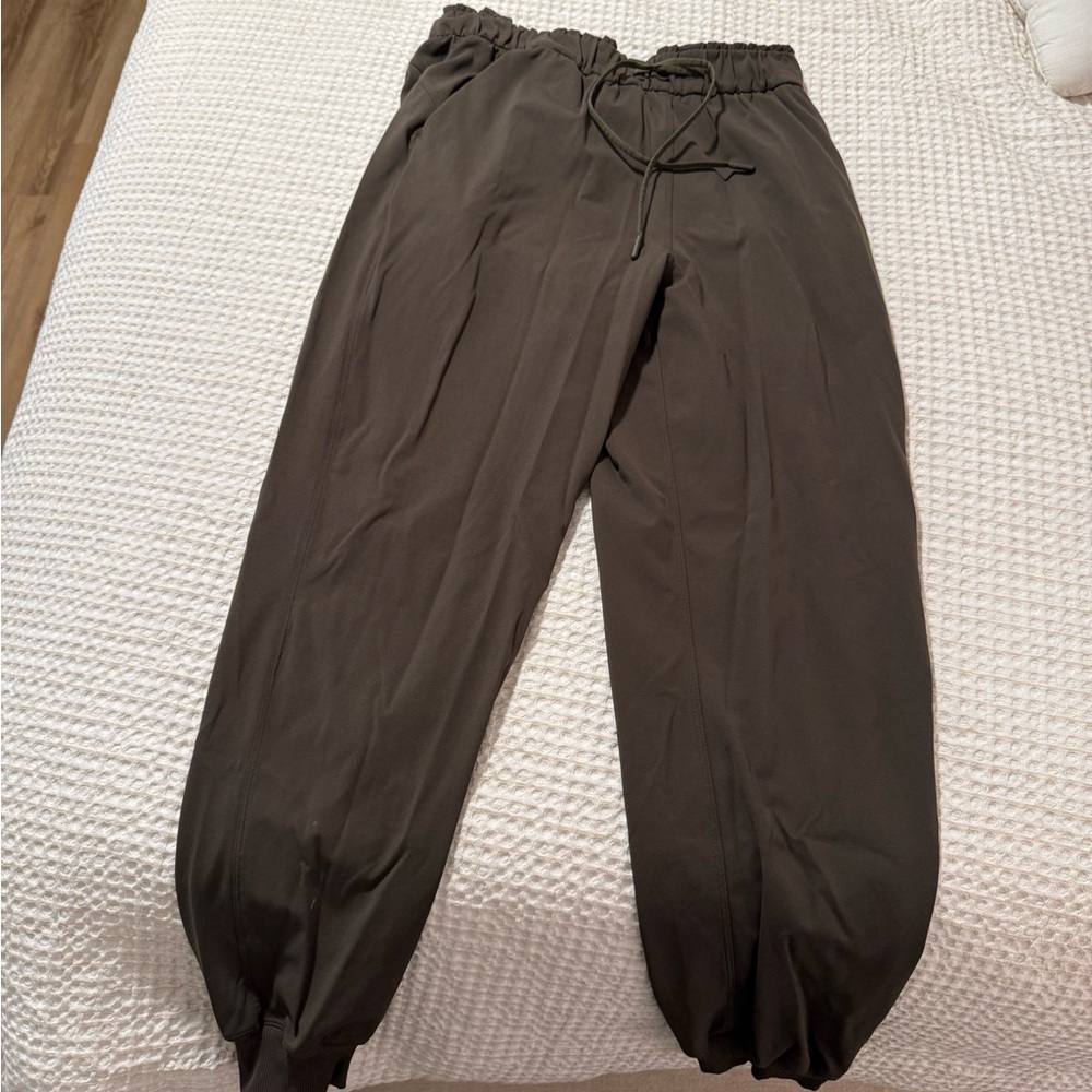 Lululemon high rise stretch joggers size 8